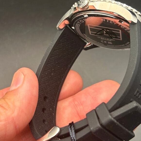 Tommy Hilfiger 1770030 Men’s Diver Style Red Blue Bezel 10 BAR Quartz Watch NIB - Picture 15 of 17